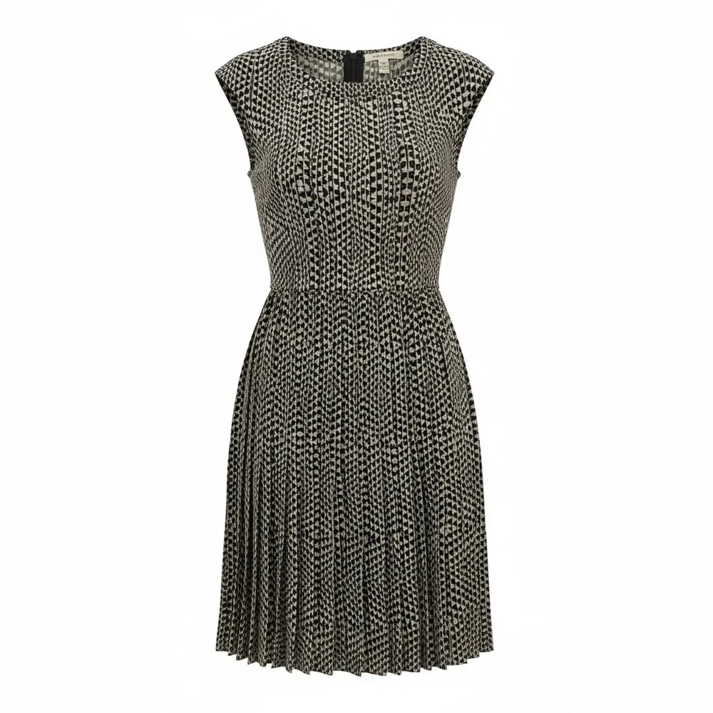 Halogen Dress Pleated Fit Flare Black Cream Women’s Size 6